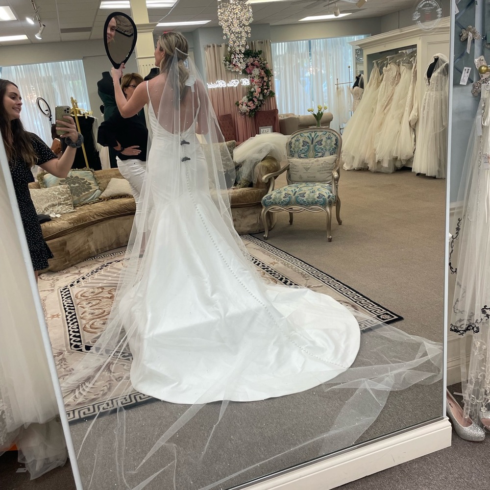 NEW White Bridal Veil with Pearls - Picture 6 of 6